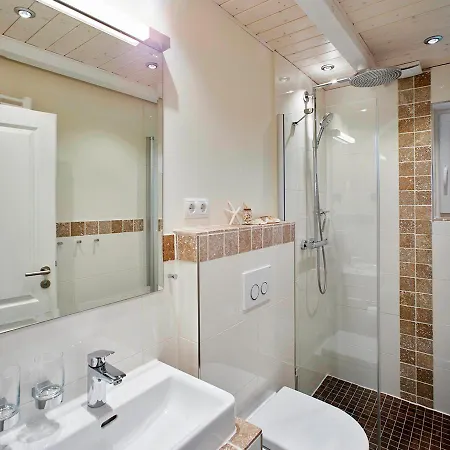 Holiday home Luxuswellnesshaus Meeresglitzern Bliesdorf